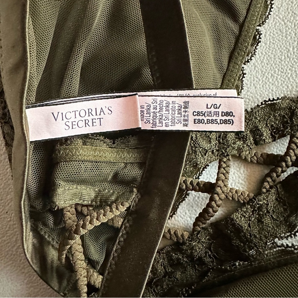 Victoria’s Secret green lace bralette - Picture 3 of 3